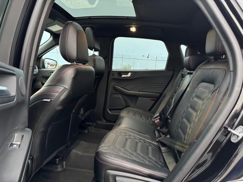 Ford Escape Vehicle Full-screen Gallery Image 12