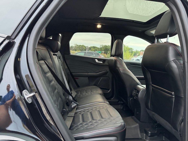 Ford Escape Vehicle Full-screen Gallery Image 14