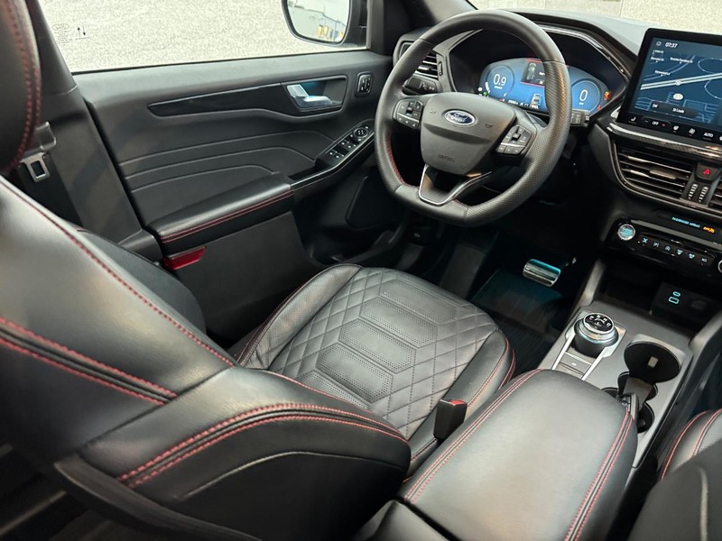 Ford Escape Vehicle Full-screen Gallery Image 15