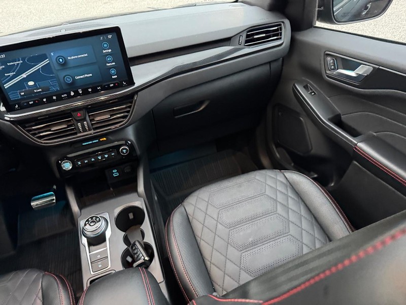 Ford Escape Vehicle Full-screen Gallery Image 17