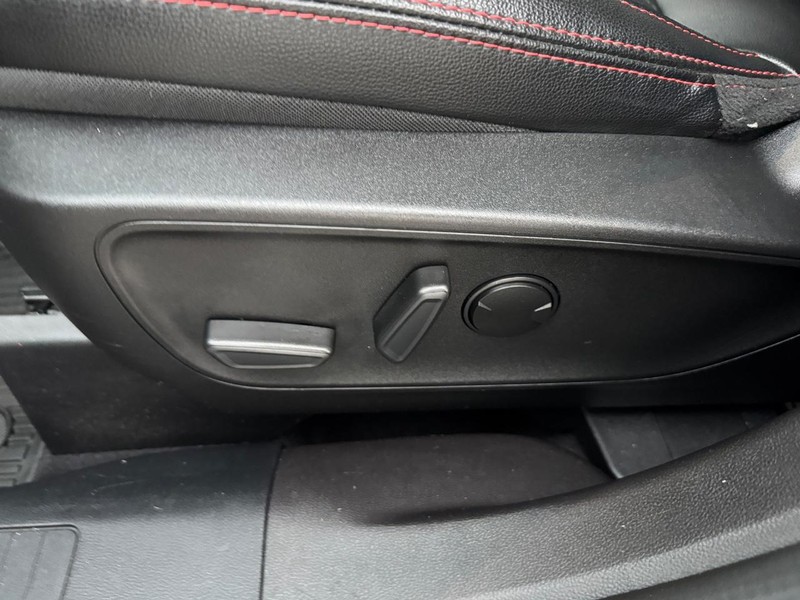 Ford Escape Vehicle Full-screen Gallery Image 19