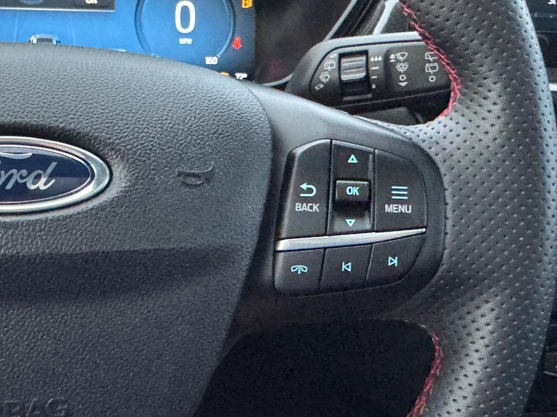Ford Escape Vehicle Full-screen Gallery Image 22