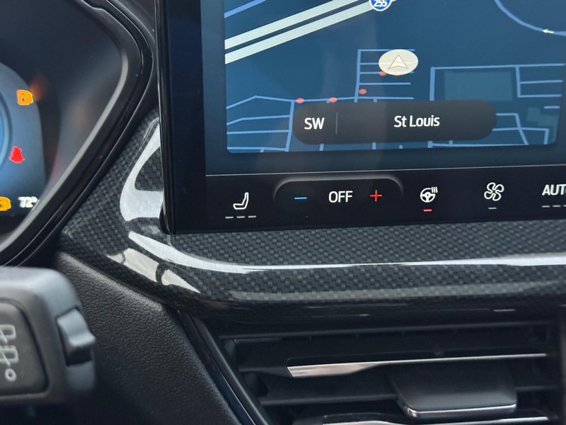 Ford Escape Vehicle Full-screen Gallery Image 24