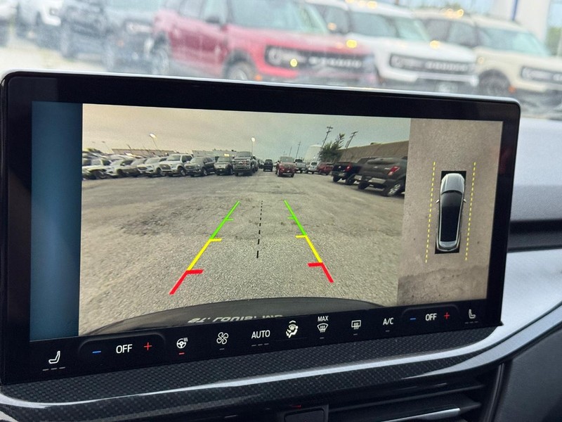 Ford Escape Vehicle Full-screen Gallery Image 25