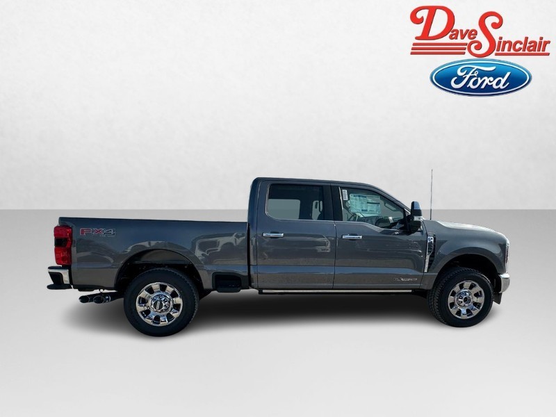 Ford Super Duty F-350 SRW Vehicle Full-screen Gallery Image 05