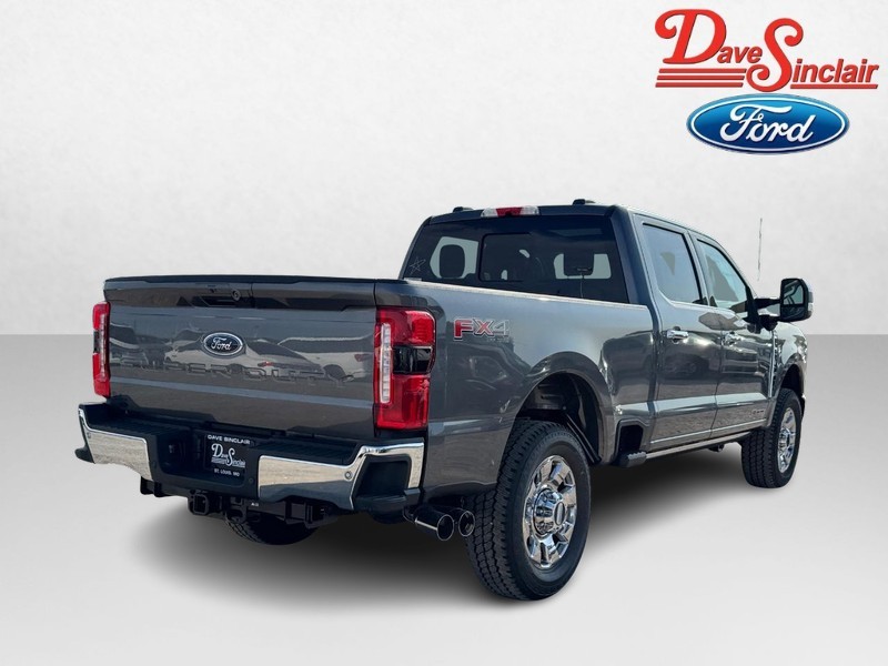 Ford Super Duty F-350 SRW Vehicle Full-screen Gallery Image 07