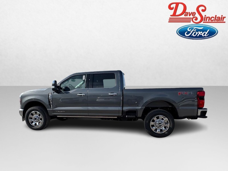 Ford Super Duty F-350 SRW Vehicle Full-screen Gallery Image 10