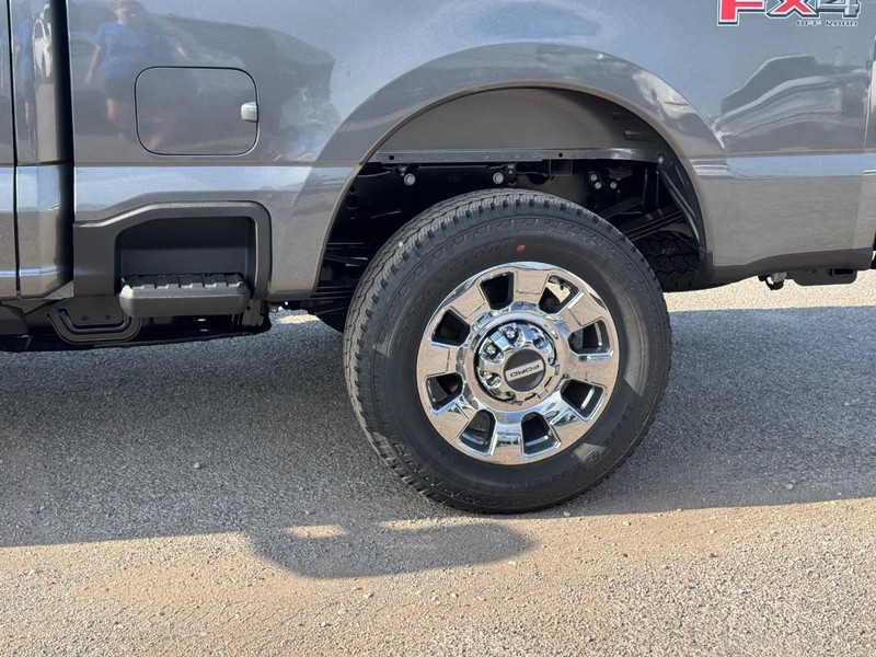 Ford Super Duty F-350 SRW Vehicle Full-screen Gallery Image 11