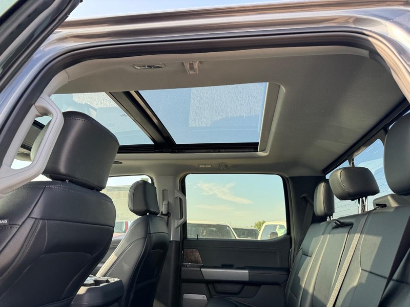 Ford Super Duty F-350 SRW Vehicle Full-screen Gallery Image 13
