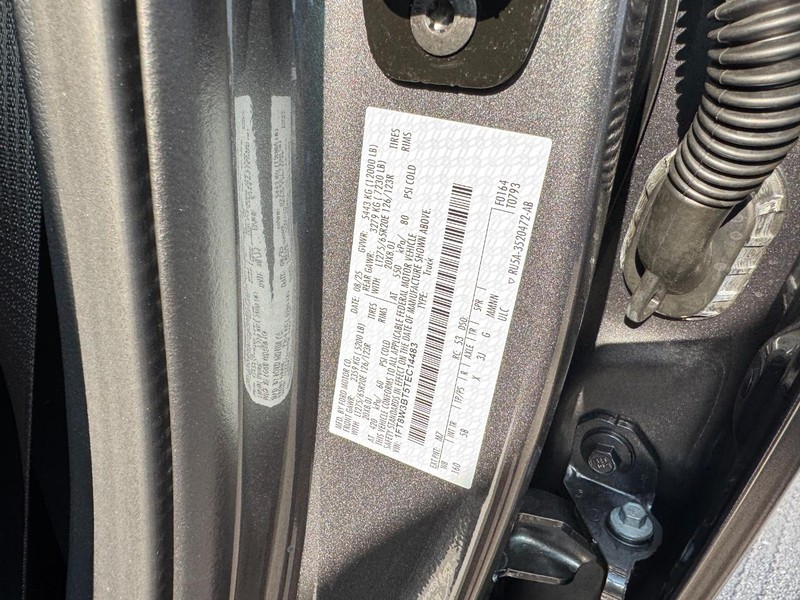 Ford Super Duty F-350 SRW Vehicle Full-screen Gallery Image 28
