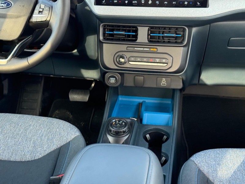 Ford Maverick Vehicle Full-screen Gallery Image 18