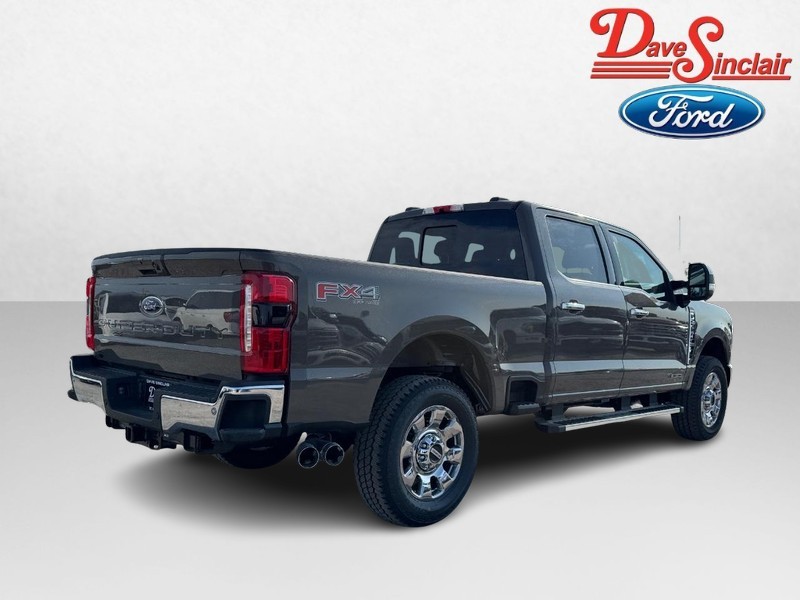 Ford Super Duty F-250 SRW Vehicle Full-screen Gallery Image 07