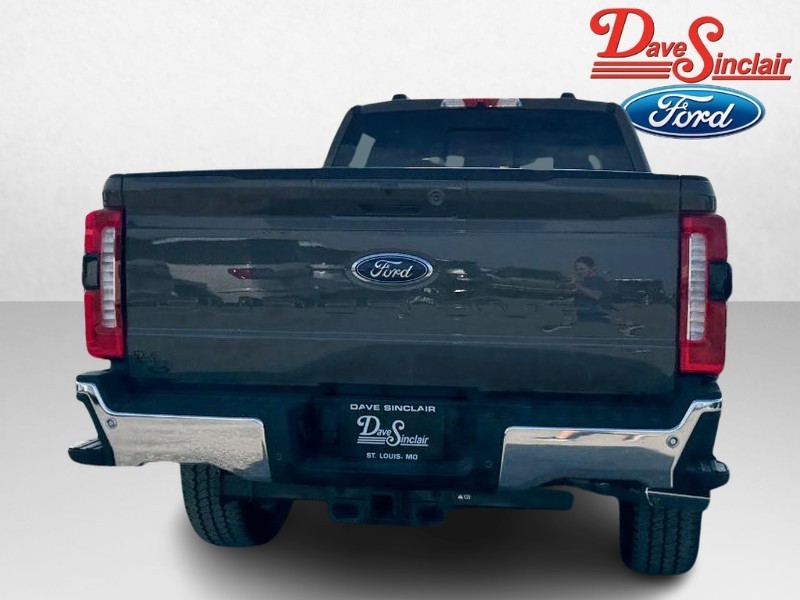 Ford Super Duty F-250 SRW Vehicle Full-screen Gallery Image 08