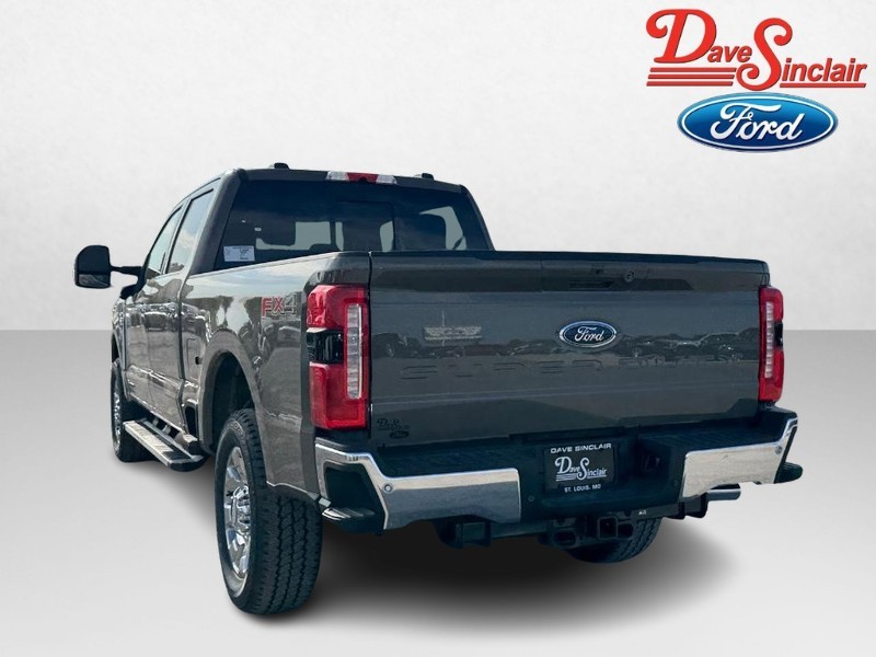 Ford Super Duty F-250 SRW Vehicle Full-screen Gallery Image 09