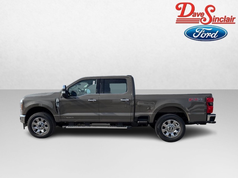 Ford Super Duty F-250 SRW Vehicle Full-screen Gallery Image 10