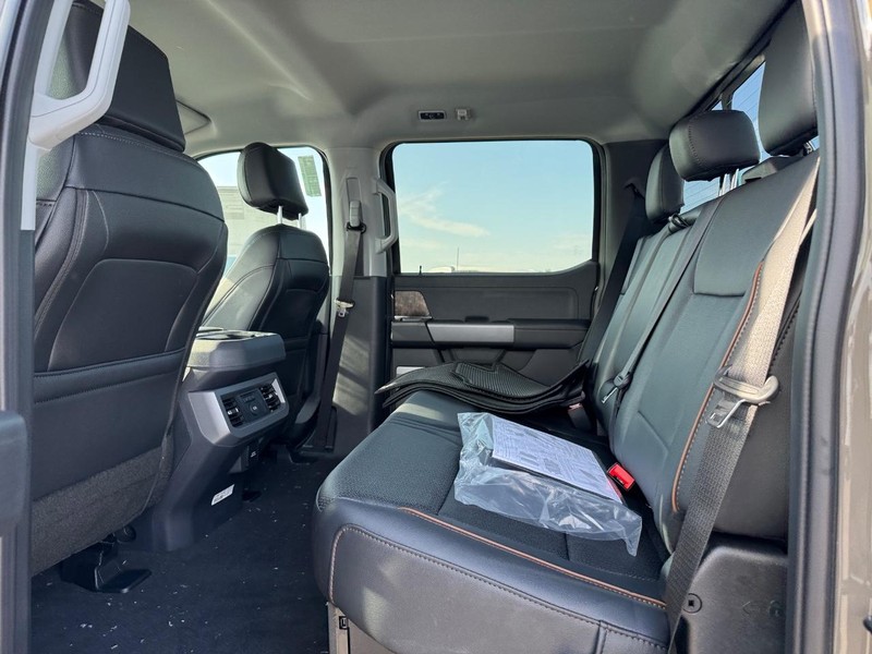 Ford Super Duty F-250 SRW Vehicle Full-screen Gallery Image 12