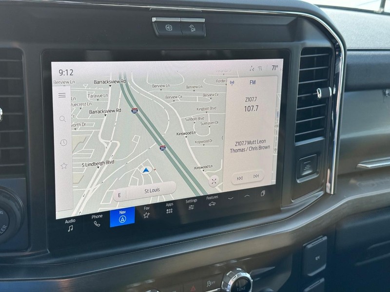 Ford Super Duty F-250 SRW Vehicle Full-screen Gallery Image 24