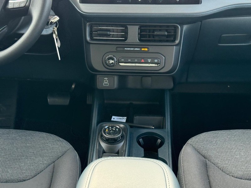 Ford Maverick Vehicle Full-screen Gallery Image 17