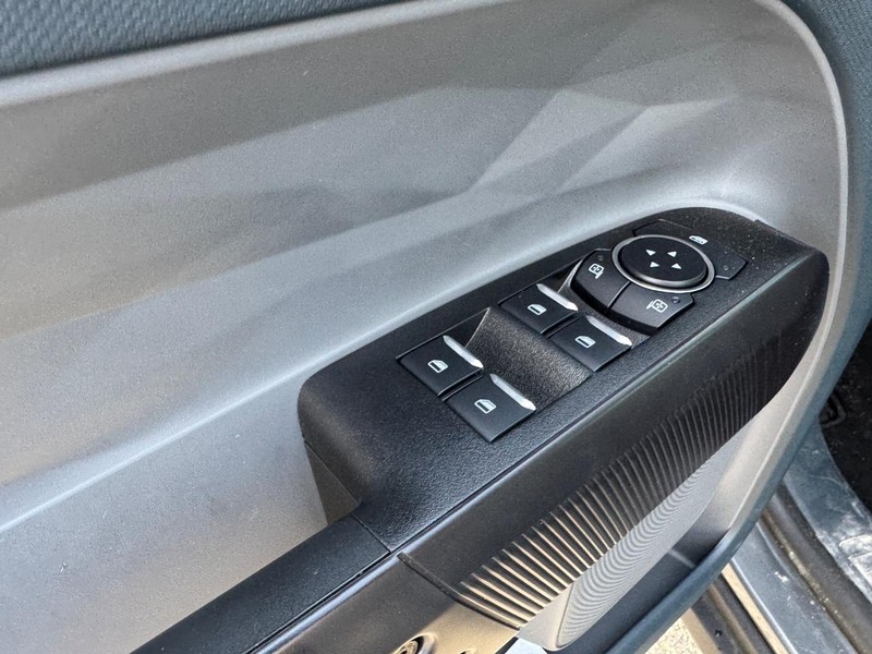 Ford Maverick Vehicle Full-screen Gallery Image 19