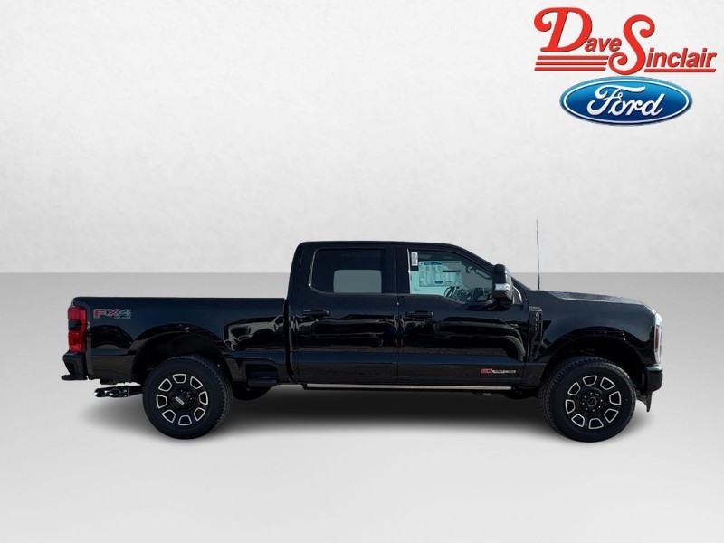Ford Super Duty F-350 SRW Vehicle Full-screen Gallery Image 05