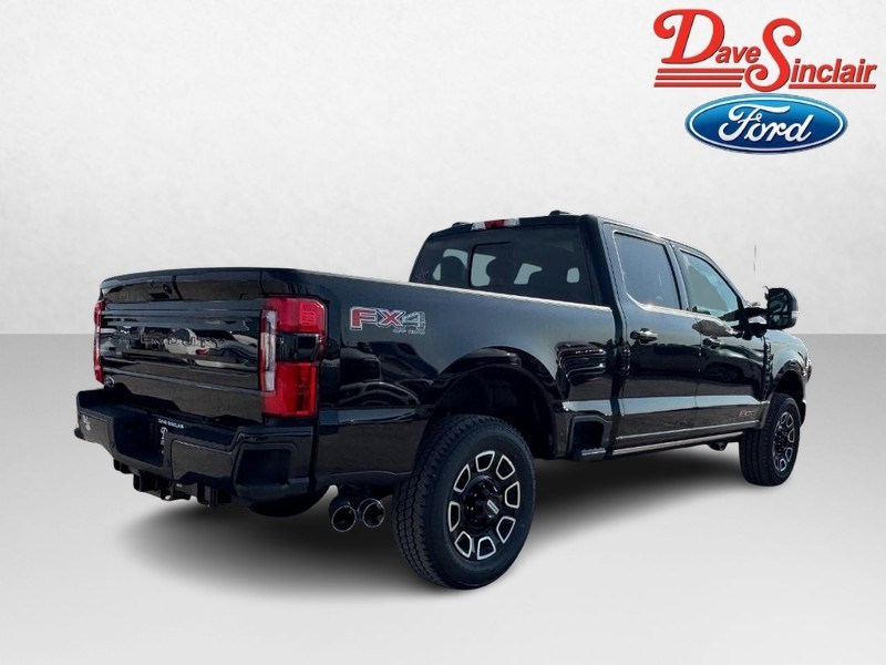 Ford Super Duty F-350 SRW Vehicle Full-screen Gallery Image 07