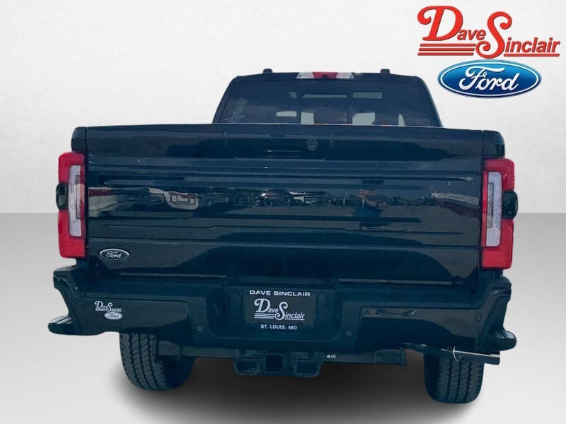 Ford Super Duty F-350 SRW Vehicle Full-screen Gallery Image 08