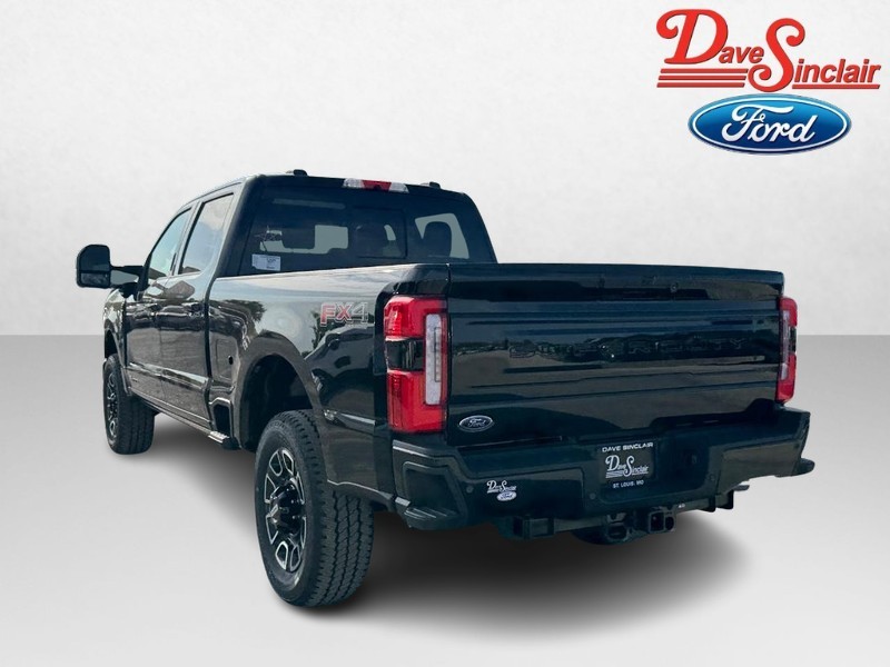 Ford Super Duty F-350 SRW Vehicle Full-screen Gallery Image 09