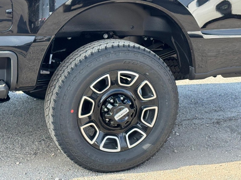 Ford Super Duty F-350 SRW Vehicle Full-screen Gallery Image 11