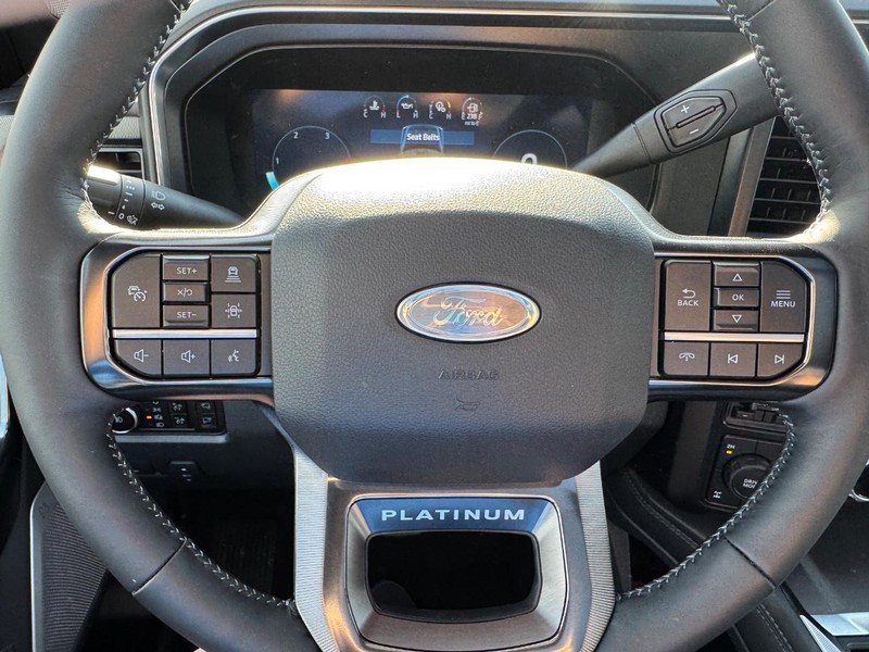 Ford Super Duty F-350 SRW Vehicle Full-screen Gallery Image 22