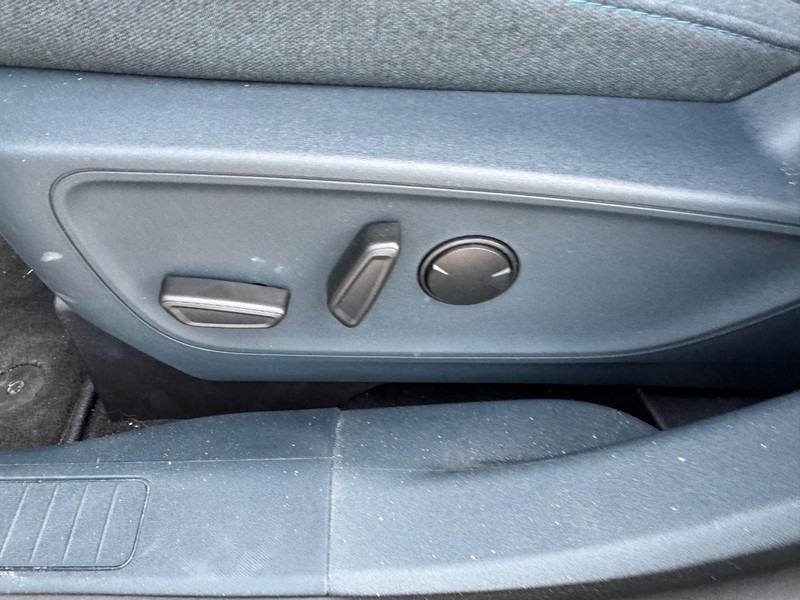 Ford Maverick Vehicle Full-screen Gallery Image 18