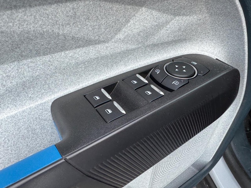 Ford Maverick Vehicle Full-screen Gallery Image 19