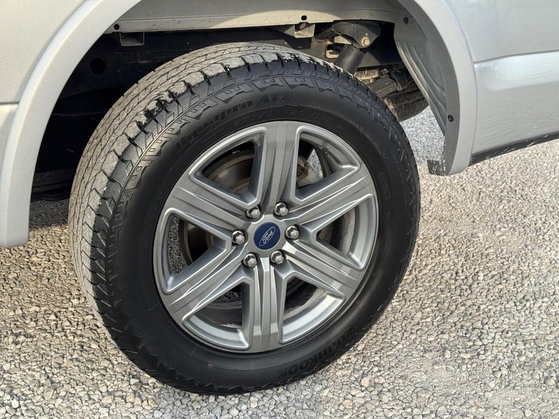 Ford F-150 Vehicle Full-screen Gallery Image 11