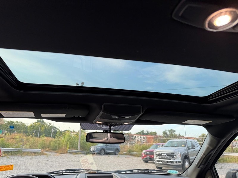 Ford F-150 Vehicle Full-screen Gallery Image 13