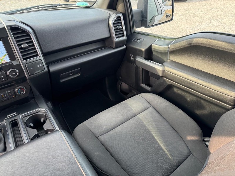 Ford F-150 Vehicle Full-screen Gallery Image 16