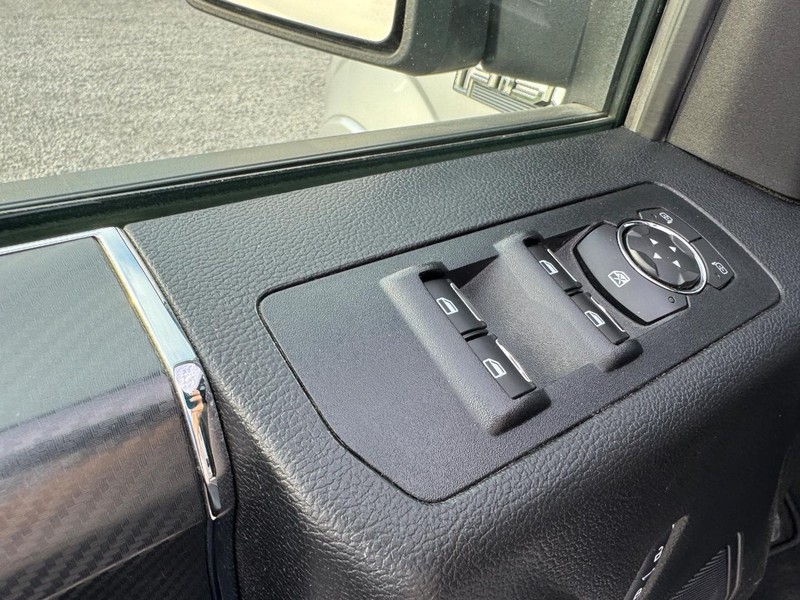 Ford F-150 Vehicle Full-screen Gallery Image 17