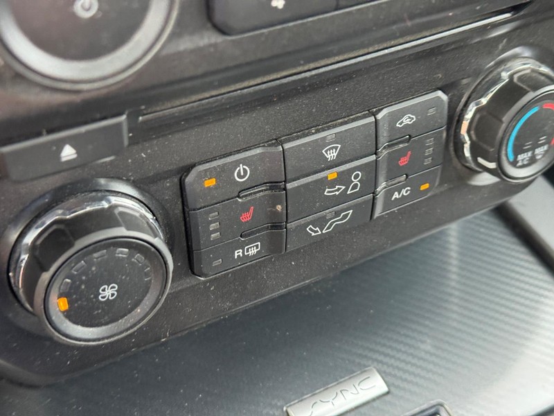 Ford F-150 Vehicle Full-screen Gallery Image 23