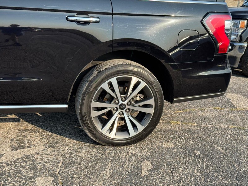 Ford Expedition Vehicle Full-screen Gallery Image 11