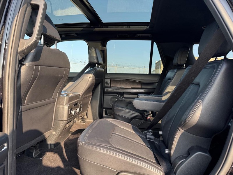 Ford Expedition Vehicle Full-screen Gallery Image 12