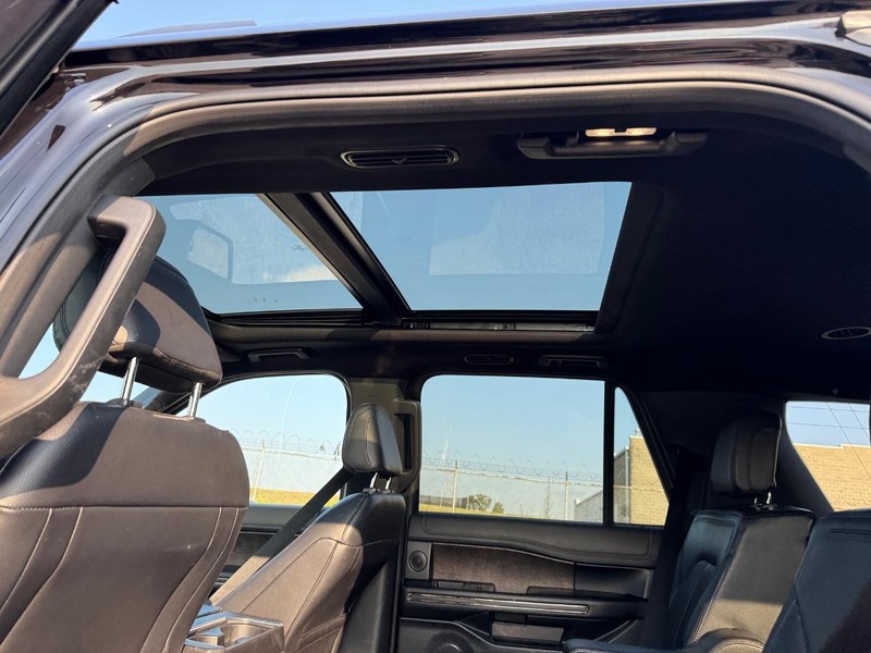 Ford Expedition Vehicle Full-screen Gallery Image 13