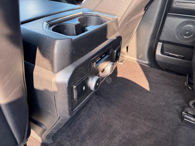 Ford Expedition Vehicle Full-screen Gallery Image 14