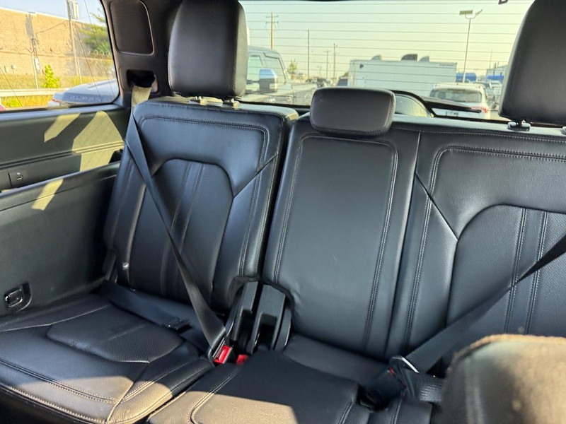 Ford Expedition Vehicle Full-screen Gallery Image 15