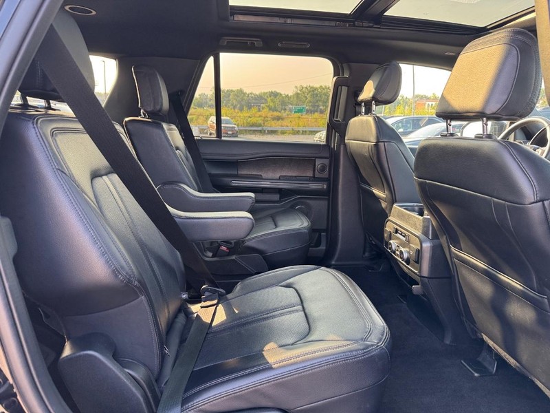 Ford Expedition Vehicle Full-screen Gallery Image 16