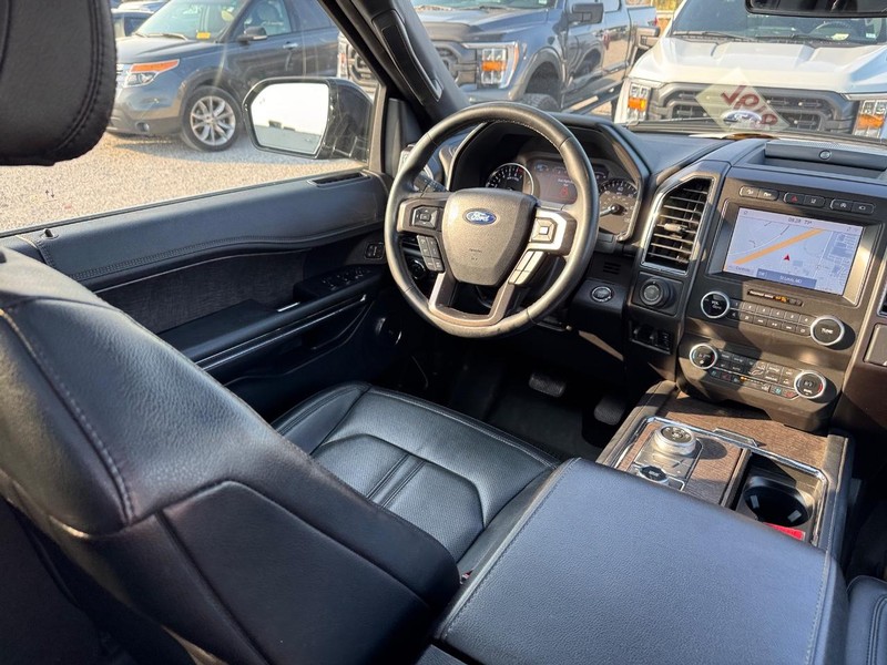 Ford Expedition Vehicle Full-screen Gallery Image 17