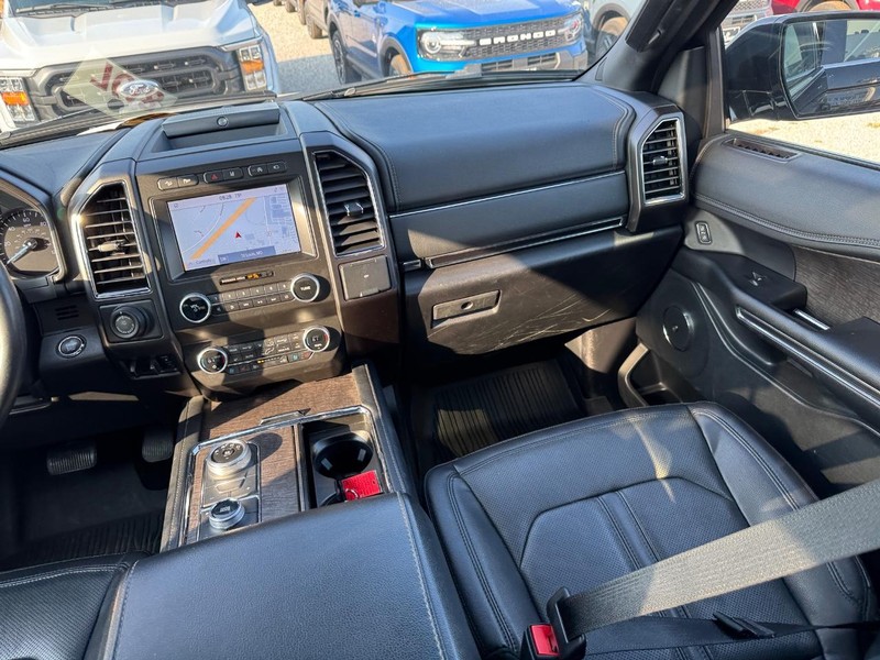 Ford Expedition Vehicle Full-screen Gallery Image 19