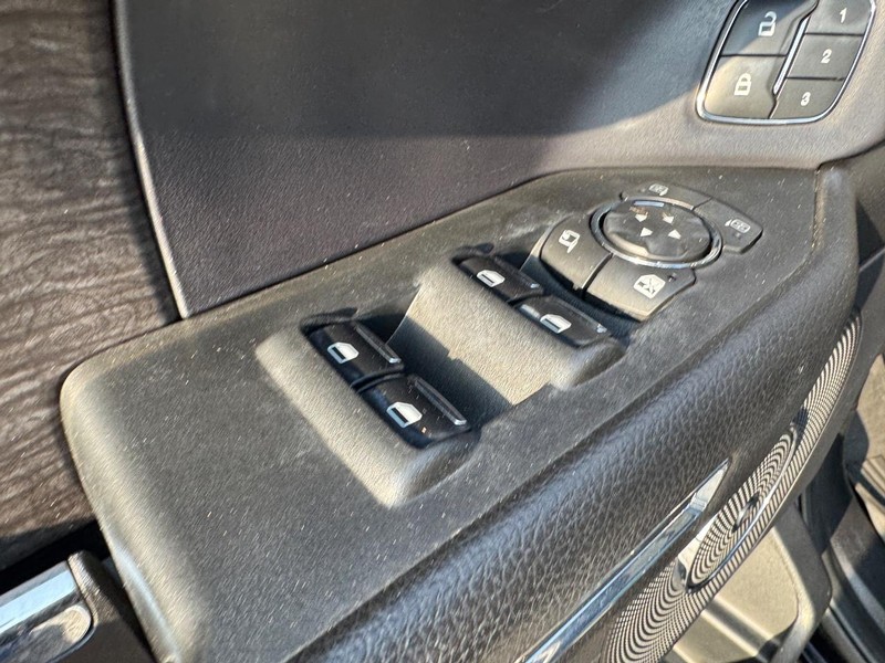 Ford Expedition Vehicle Full-screen Gallery Image 21