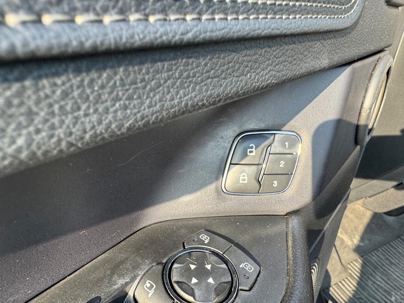Ford Expedition Vehicle Full-screen Gallery Image 22