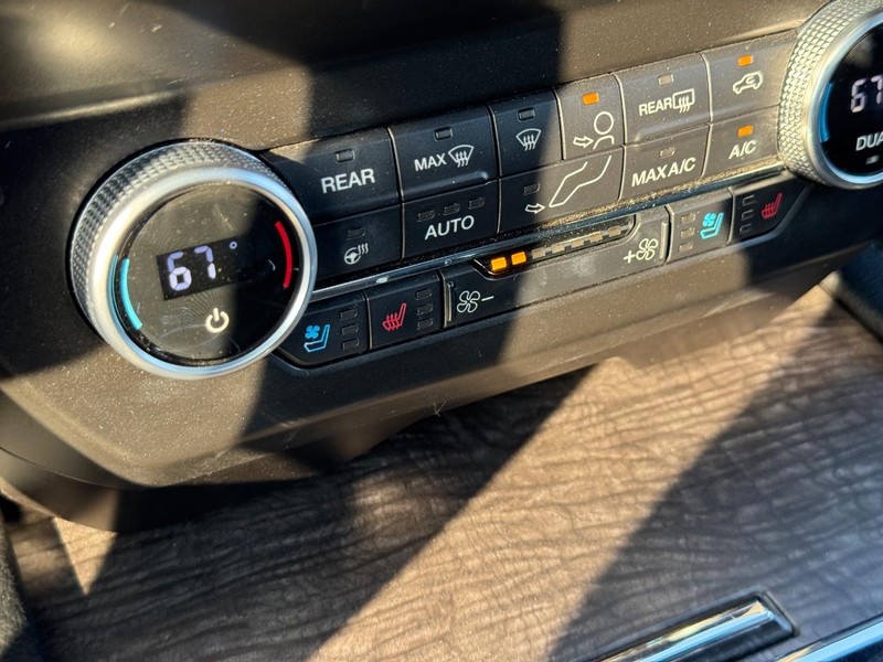 Ford Expedition Vehicle Full-screen Gallery Image 27
