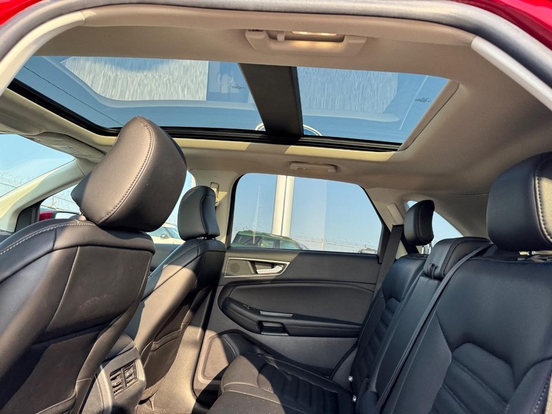 Ford Edge Vehicle Full-screen Gallery Image 13