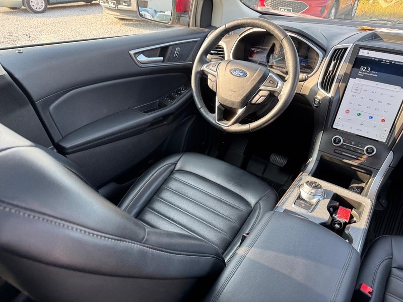 Ford Edge Vehicle Full-screen Gallery Image 15