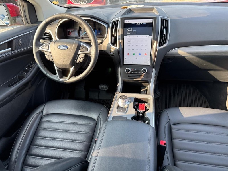 Ford Edge Vehicle Full-screen Gallery Image 16